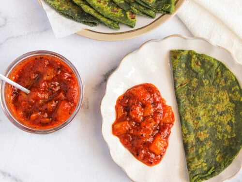 mango chutney served with palak thepla