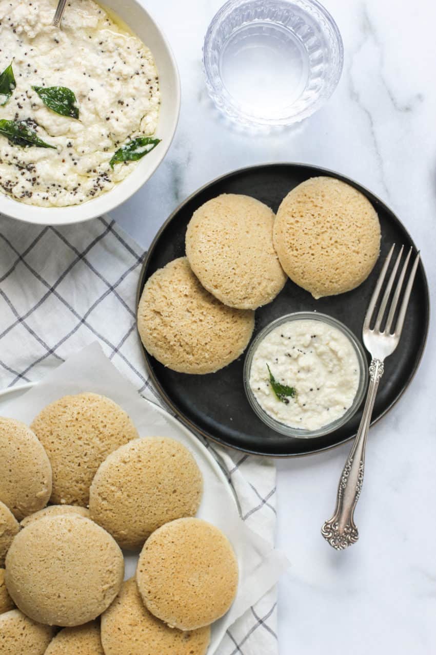 quinoa idli served with coconut chutney 